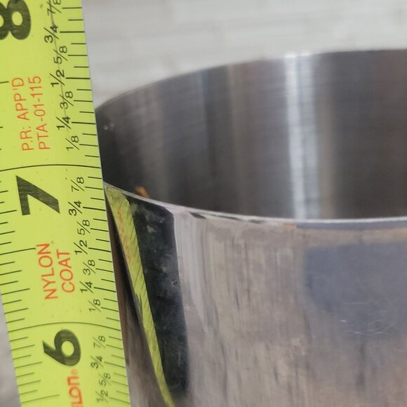 Vintage Stainless Steel 18-8 Cocktail Shaker With Built-In Strainer & Lid - Picture 9 of 10